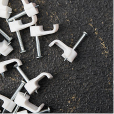 Крепеж кабеля плоский 8х3 мм, белый (50 шт/уп) REXANT