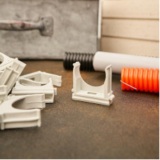 Крепеж-клипса для трубы ø32мм серая (10 шт/уп) REXANT