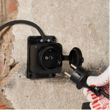 Розетка влагозащищенная с крышкой 1 гнездо, с/з, 16А, IP54, каучук, черная REXANT