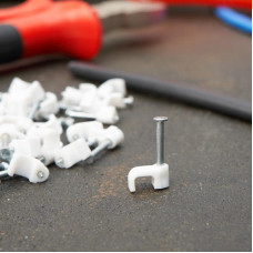 Крепеж кабеля плоский 6х4 мм, белый (50 шт/уп) REXANT