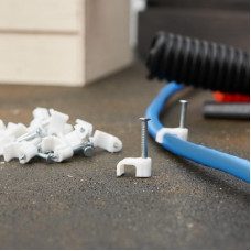 Крепеж кабеля плоский 6х4 мм, белый (20 шт/уп) REXANT