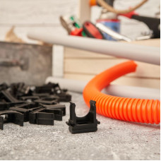 Крепеж-клипса для трубы ø20мм черная (10 шт/уп) REXANT