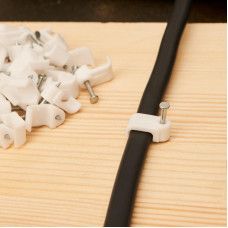 Крепеж кабеля плоский 10х4 мм, белый (50 шт/уп) REXANT