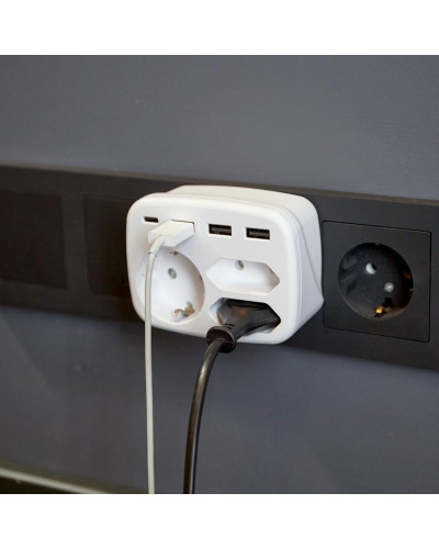 Тройник электрический 16А с/з + 2х2,5А + 3хUSB-A 2,4А + USB Type-C 3А, белый REXANT
