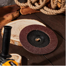 Круг лепестковый торцевой, P40, 180х22,2мм KRANZ