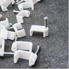 Крепеж кабеля плоский 14х7 мм, белый (50 шт/уп) REXANT