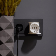 Тройник электрический универсальный 16А одно гнездо с/з белый REXANT