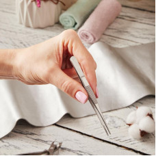 Пинцет прямой, узкий, фиксатор, рифленый 100мм ПРОФИ