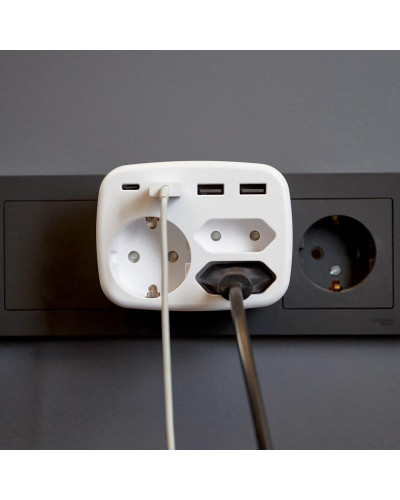 Тройник электрический 16А с/з + 2х2,5А + 3хUSB-A 2,4А + USB Type-C 3А, белый REXANT