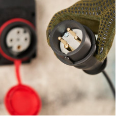 Вилка влагозащищенная переносная 3Р+РЕ, 32А, IP44 каучук, черная REXANT