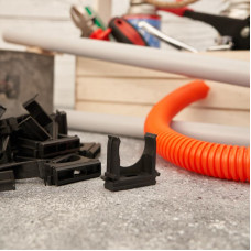 Крепеж-клипса для трубы ø32мм черная (10 шт/уп) REXANT